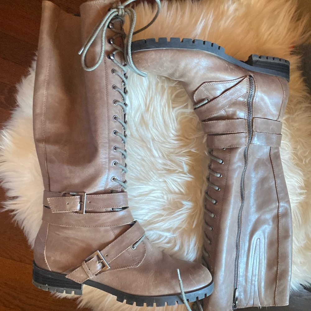 Enzo Angiolini lace up boot
